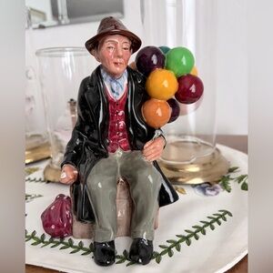 Vintage Royal Doulton England Figurine “The Balloon Man” HN 1954 1940